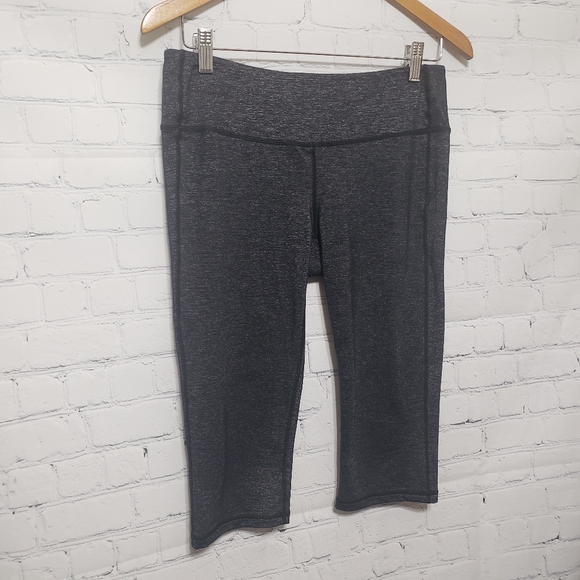 Athleta Sz M Odyssey Chaturanga Capri Leggings - Picture 3 of 11